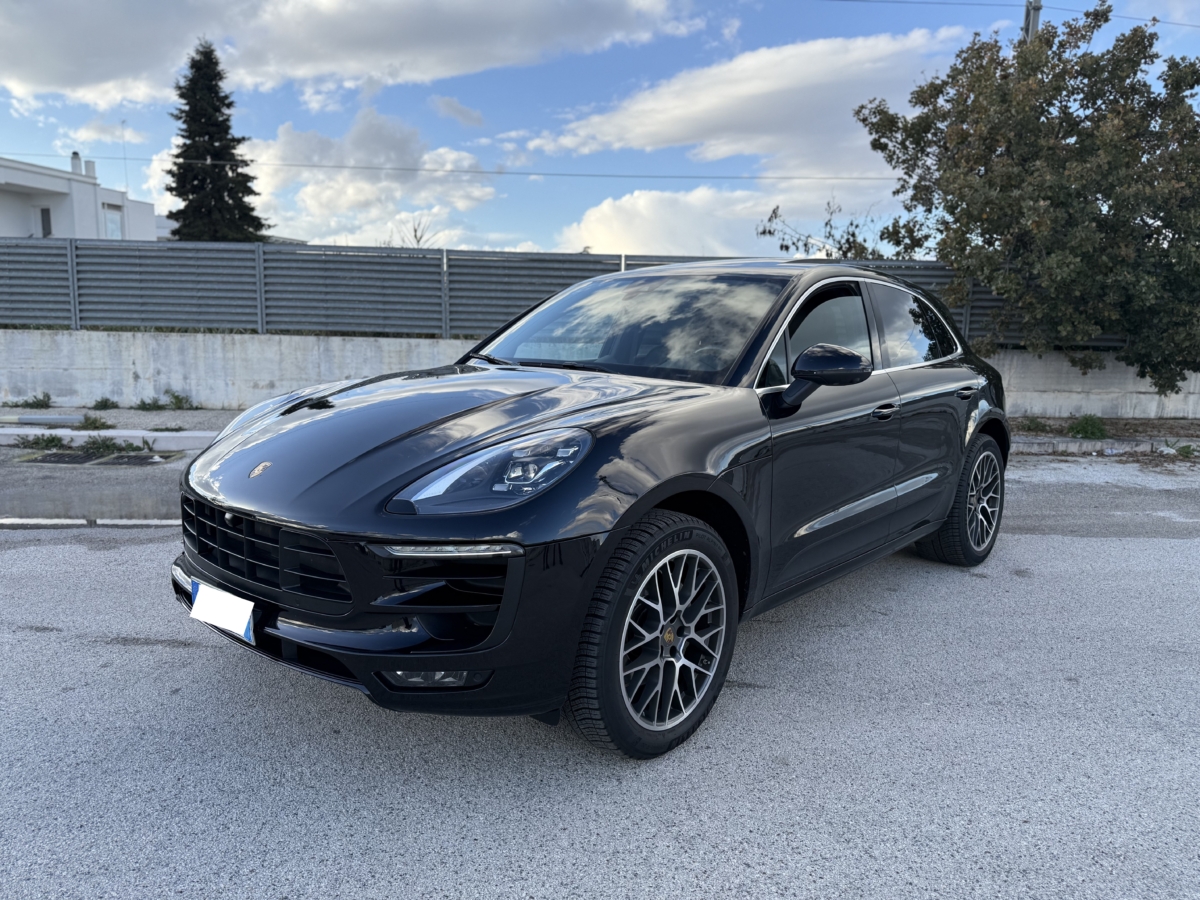 PORSCHE MACAN